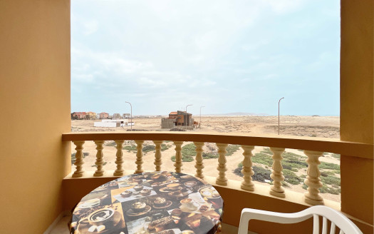 STUDIO APARTMENT WITH POTENTIAL IN PRAIA ANTÓNIO SOUSA